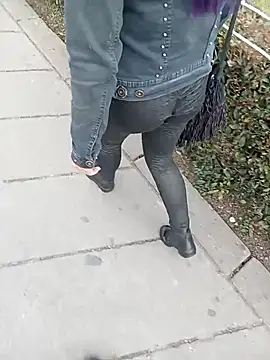 sophie banger online show from December 2025 06:56:02 PM