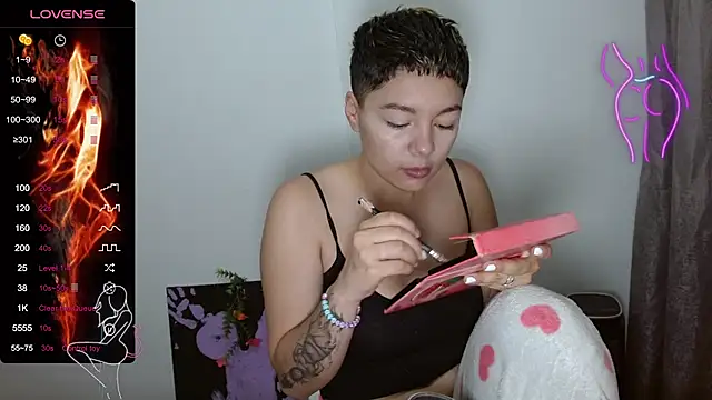 Snapshot of TRIXIE_TANG28 chatting on February 2025 11:20:01 PM TRIXIE TANG28 online show from February 2025 11:20:01 PM