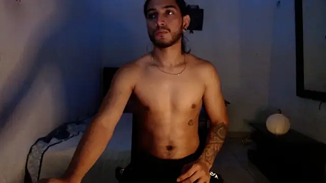 Snapshot of maxximus_100 chatting on January 2025 05:22:01 AM maxximus 100 online show from January 2025 05:22:01 AM