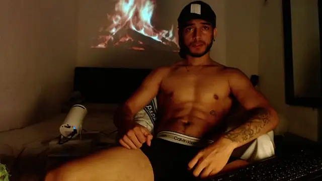 Snapshot of maxximus_100 chatting on February 2025 08:18:02 AM maxximus 100 online show from February 2025 08:18:02 AM