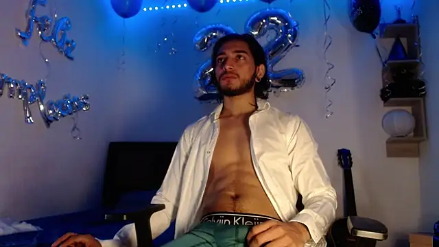 Snapshot of maxximus_100 chatting on February 2025 09:14:01 PM maxximus 100 online show from February 2025 09:14:01 PM