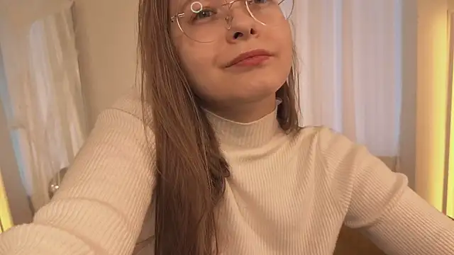 Snapshot of CassieCool chatting on November 2025 12:40:02 PM CassieCool online show from November 2025 12:40:02 PM