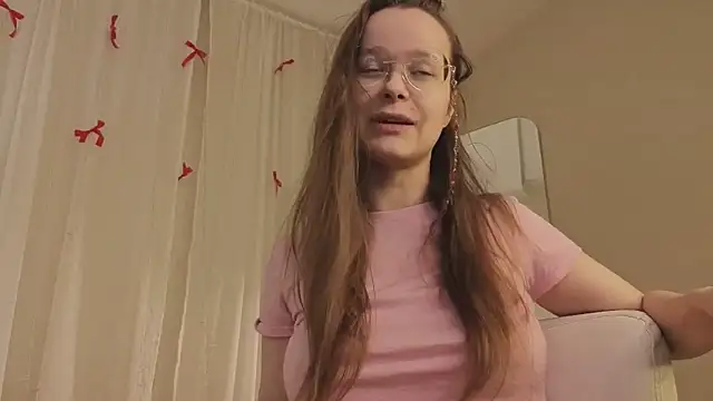 Snapshot of CassieCool chatting on December 2025 12:43:01 PM CassieCool online show from December 2025 12:43:01 PM