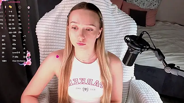 HollisBeckett online show from February 2026 03:17:01 AM