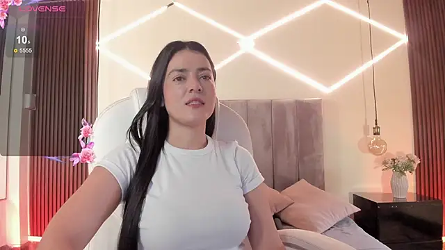 BellaClaiir online show from January 2026 03:28:02 PM