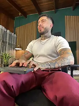 Snapshot of LeoSalvatore_ chatting on January 2025 03:40:02 AM LeoSalvatore online show from January 2025 03:40:02 AM