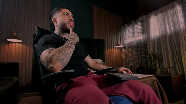 Snapshot of LeoSalvatore_ chatting on January 2025 04:54:01 PM LeoSalvatore online show from January 2025 04:54:01 PM