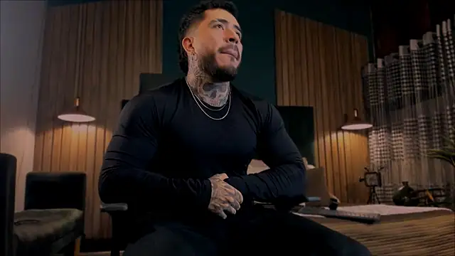 Snapshot of LeoSalvatore_ chatting on February 2025 03:45:01 AM LeoSalvatore online show from February 2025 03:45:01 AM