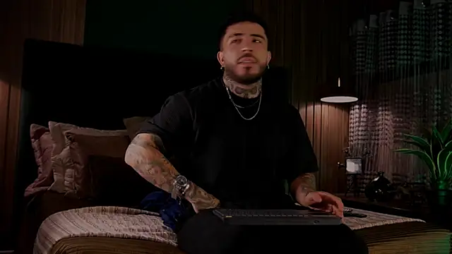 Snapshot of LeoSalvatore_ chatting on February 2025 04:20:01 AM LeoSalvatore online show from February 2025 04:20:01 AM