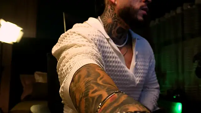 Snapshot of LeoSalvatore_ chatting on March 2025 07:26:01 AM LeoSalvatore online show from March 2025 07:26:01 AM