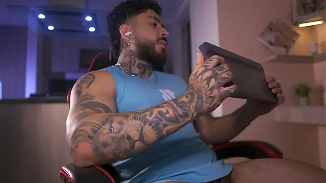 Snapshot of LeoSalvatore_ chatting on October 2025 12:36:02 AM LeoSalvatore online show from October 2025 12:36:02 AM