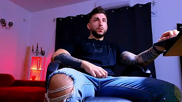 MightyAaron66 online show from October 2025 04:20:02 AM