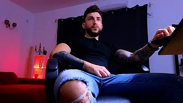 MightyAaron66 online show from November 2025 03:38:01 AM