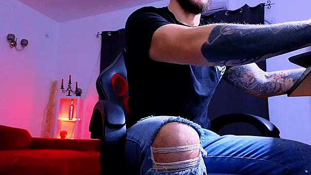 MightyAaron66 online show from November 2025 05:24:01 AM