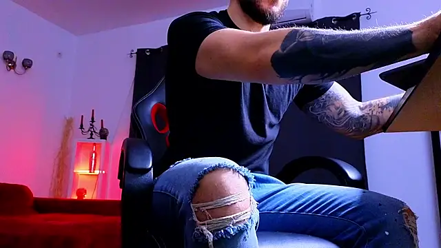 MightyAaron66 online show from December 2025 05:36:02 AM