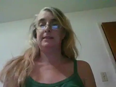 Snapshot of Emilylyn2501 chatting on January 2025 06:38:01 PM Emilylyn2501 online show from January 2025 06:38:01 PM