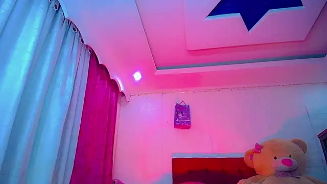 NahomiCamper online show from April 2026 11:08:02 PM