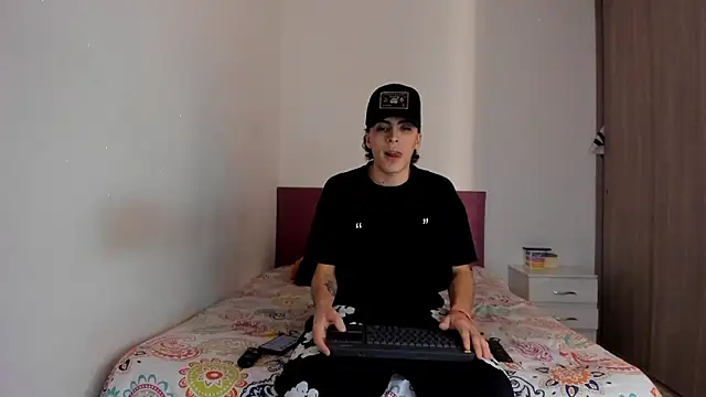 HeellBoy  online show from February 2026 12:39:02 PM