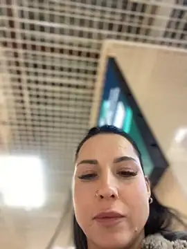 Snapshot of Roxana-Sexy chatting on December 2024 09:22:01 AM Roxana-Sexy online show from December 2024 09:22:01 AM