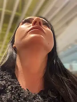 Snapshot of Roxana-Sexy chatting on January 2025 06:31:02 AM Roxana-Sexy online show from January 2025 06:31:02 AM