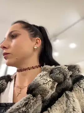 Snapshot of Roxana-Sexy chatting on January 2025 06:31:02 AM Roxana-Sexy online show from January 2025 06:31:02 AM