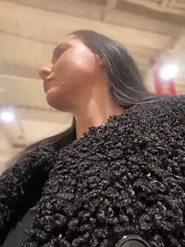 Snapshot of Roxana-Sexy chatting on February 2025 05:31:01 AM Roxana-Sexy online show from February 2025 05:31:01 AM