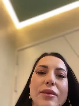 Snapshot of Roxana-Sexy chatting on February 2025 05:48:02 AM Roxana-Sexy online show from February 2025 05:48:02 AM