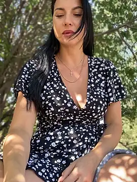 Snapshot of Roxana-Sexy chatting on September 2025 04:22:01 AM Roxana-Sexy online show from September 2025 04:22:01 AM