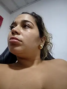 LaurenWelly  online show from March 2026 12:01:01 AM