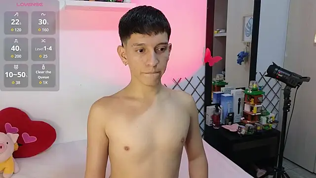 milky  boy  online show from December 2025 04:40:02 AM