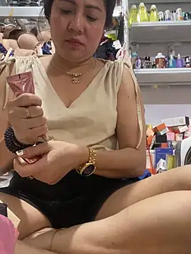 Snapshot of Cesywet chatting on March 2025 06:16:01 AM Cesywet online show from March 2025 06:16:01 AM