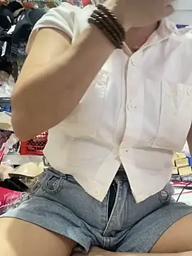 Snapshot of Cesywet chatting on October 2025 04:51:02 AM Cesywet online show from October 2025 04:51:02 AM