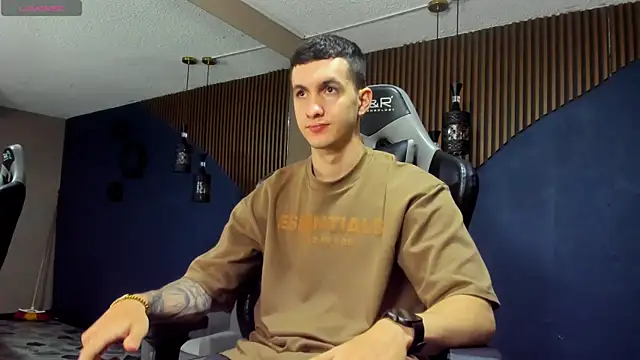 JacksonOlsenn online show from January 2025 11:58:02 AM