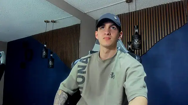 JacksonOlsenn online show from January 2025 06:04:01 PM