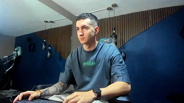 JacksonOlsenn online show from January 2025 12:11:02 PM