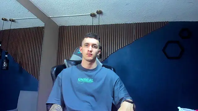 JacksonOlsenn online show from January 2025 06:28:01 PM