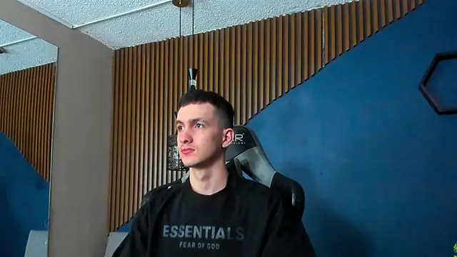 JacksonOlsenn online show from February 2025 12:05:02 PM