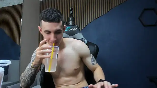 JacksonOlsenn online show from February 2025 03:49:02 PM