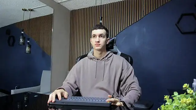 JacksonOlsenn online show from February 2025 12:12:01 PM