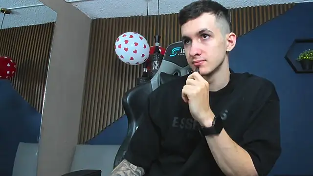 JacksonOlsenn online show from February 2025 12:06:02 PM