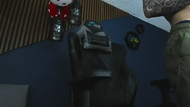 JacksonOlsenn online show from February 2025 06:15:02 PM