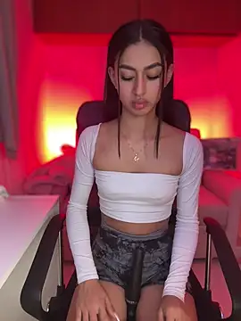 maddy bronw  online show from February 2025 11:42:02 PM