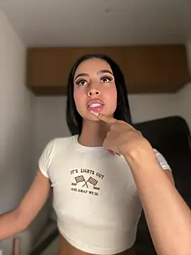 maddy bronw  online show from February 2025 03:56:02 AM