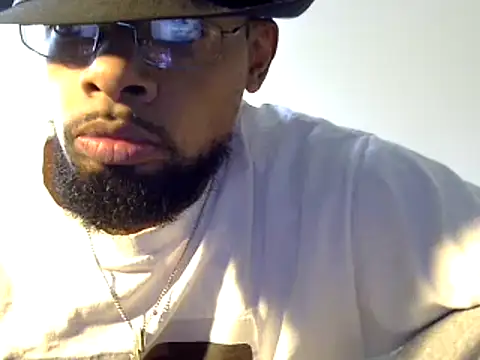 Snapshot of WhiskeyWood_DuhGOD chatting on December 2024 05:08:02 PM WhiskeyWood DuhGOD online show from December 2024 05:08:02 PM