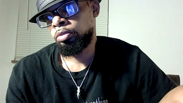 Snapshot of WhiskeyWood_DuhGOD chatting on September 2025 01:18:01 AM WhiskeyWood DuhGOD online show from September 2025 01:18:01 AM