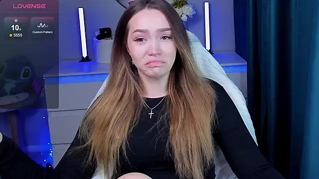 Evia r0se online show from October 2025 01:56:02 PM