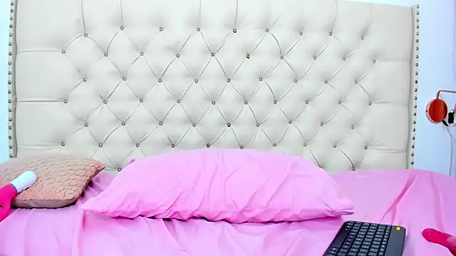 Kim Eli online show from January 2025 10:45:01 PM