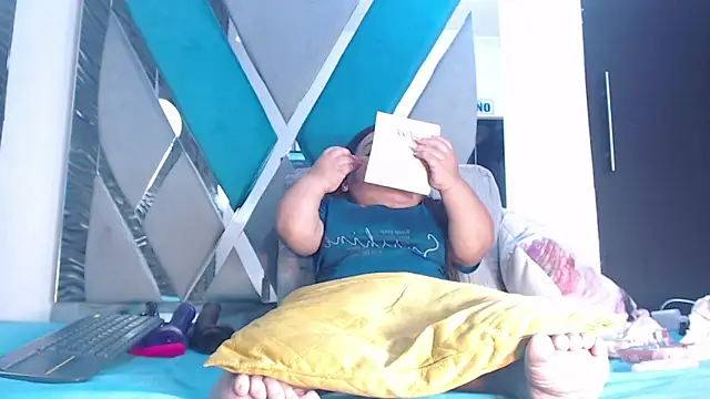 Michelle Brooks online show from November 2025 10:07:02 PM