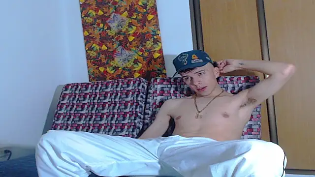 Keeny16 online show from December 2024 04:45:01 AM