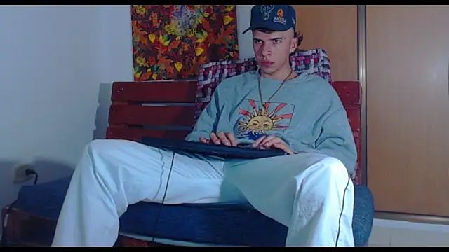 Keeny16 online show from December 2024 01:37:02 AM